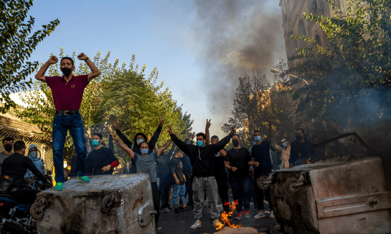 Breaking the Blackout: Iranian Protestors Use Bitchat and Noghteha to Bypass Crackdown